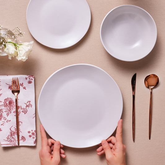 Scarlet, 18 Piece Stoneware Dinner Set for 6 People, White
