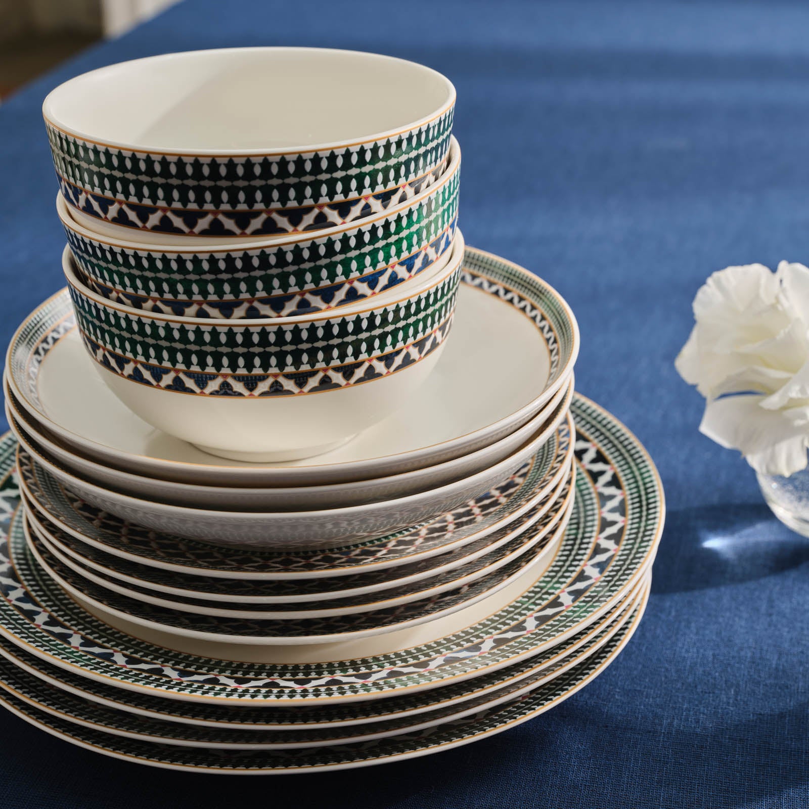Cordoba, 24 Piece New Bone Dinner Set for 6 People, Multi